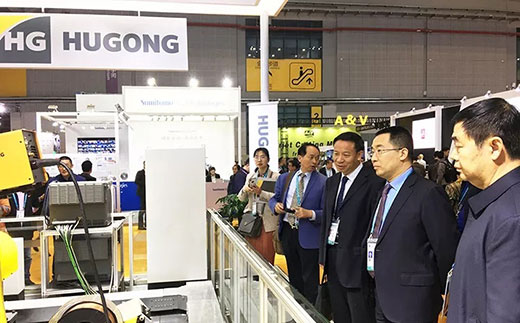 河南省鹤壁市市长莅临GOPAY钱包官网意大利CEA展位 河南省鹤壁市市长莅临GOPAY钱包官网意大利CEA展位